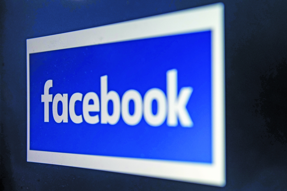 تقرير: فيسبوك وغوغل يضللان مستخدميهما؟