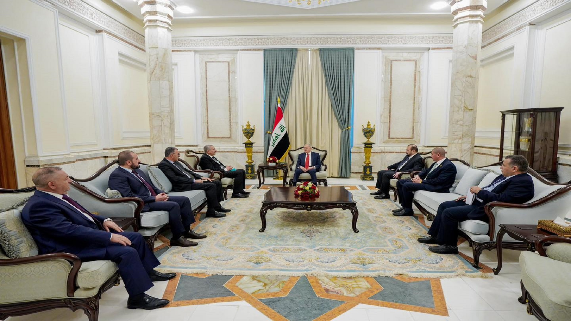 رئيس الجمهورية يلتقي عددا من رؤساء الجامعات العراقية 