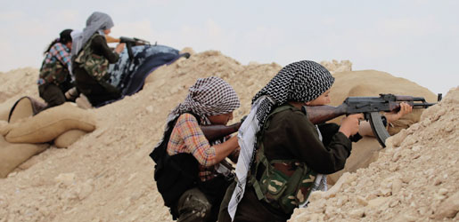 مقاتلات كورديات يقاتلن داعش بشنكال