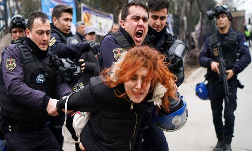تركيا.. اعتقال الصحفية مديحة اولجون