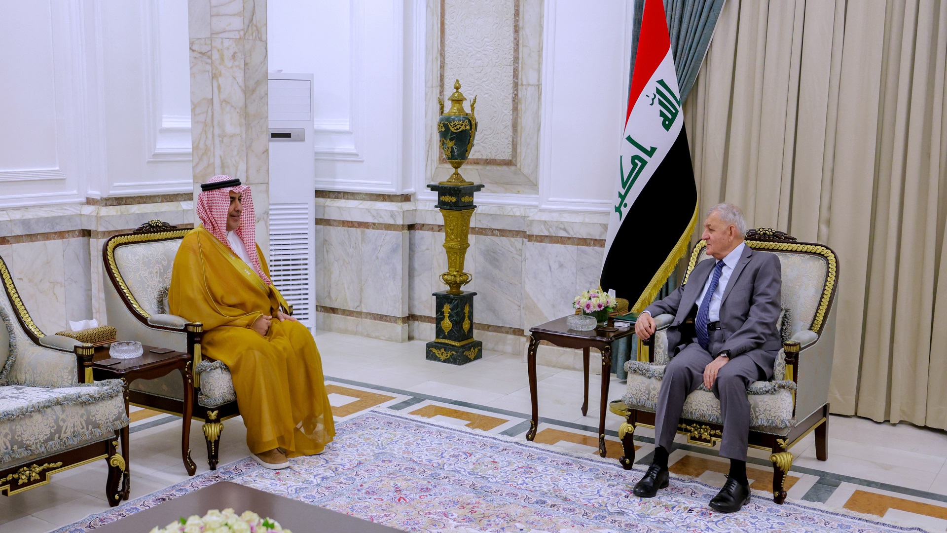 رئيس الجمهورية يلتقي السفير السعودي لدى العراق 