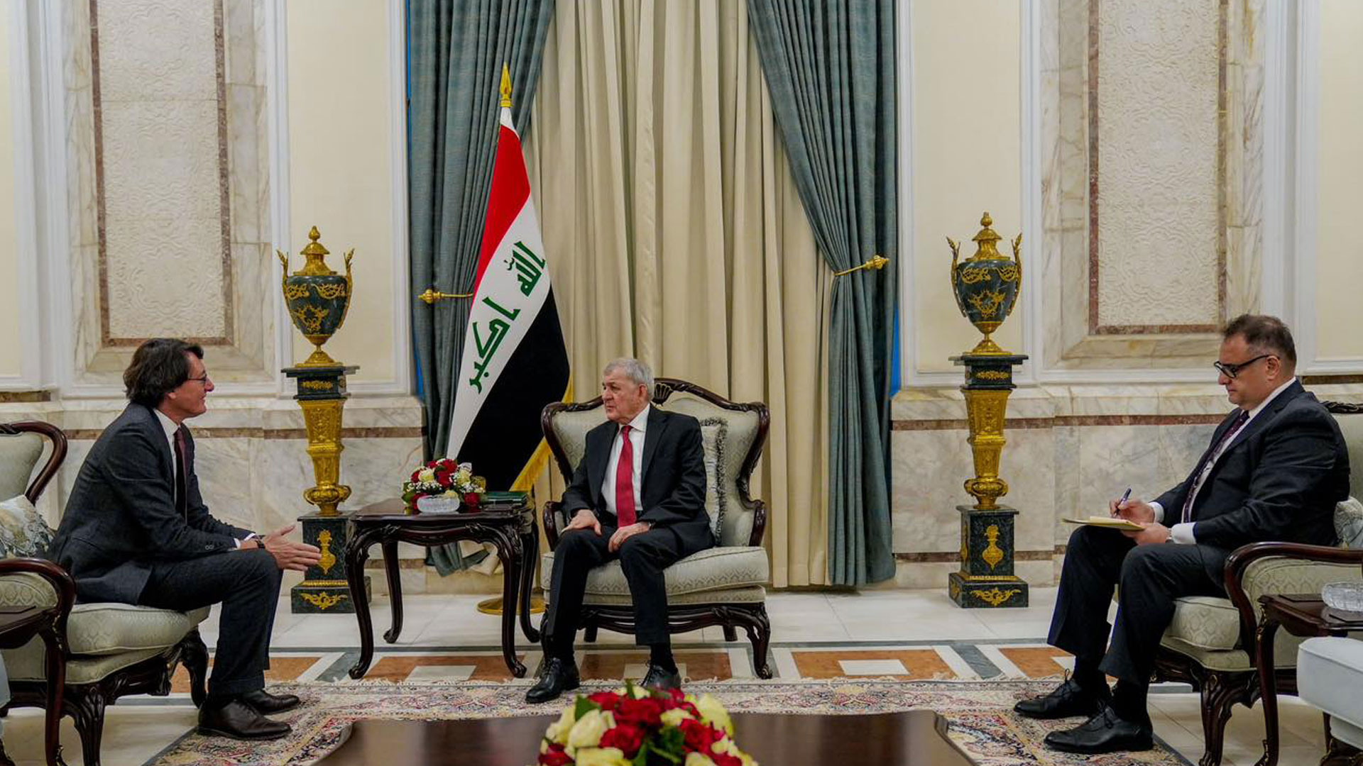 رئيس الجمهورية يلتقي المدير الممثل لليونسكو في العراق