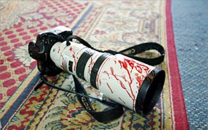 العبادي يوجه باحترام الصحفيين بعد تعرضهم للضرب في بغداد 