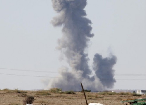 داعش يفجّر مدرج مطار الموصل 
