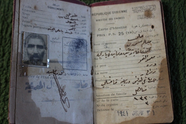 كوردي يحتفظ بجواز سفر يعود للجمهورية السورية
