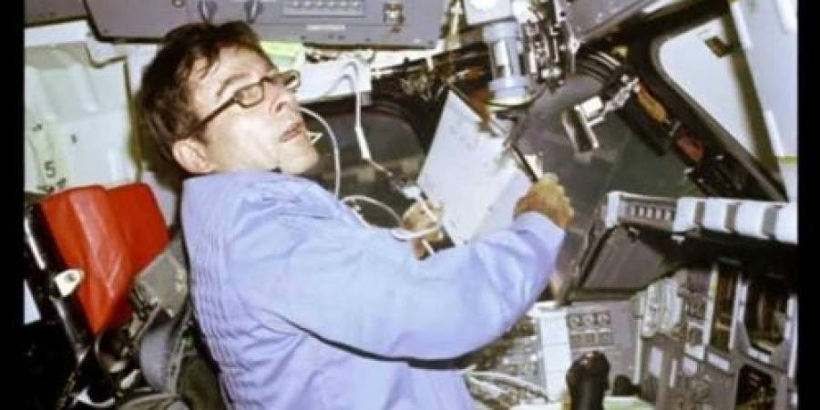 وفاة رائد الفضاء الأميركي الشهير جون يونغ 