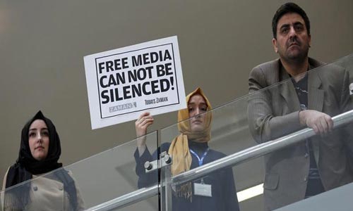 تركيا.. بدء محاكمة 17 صحفيا