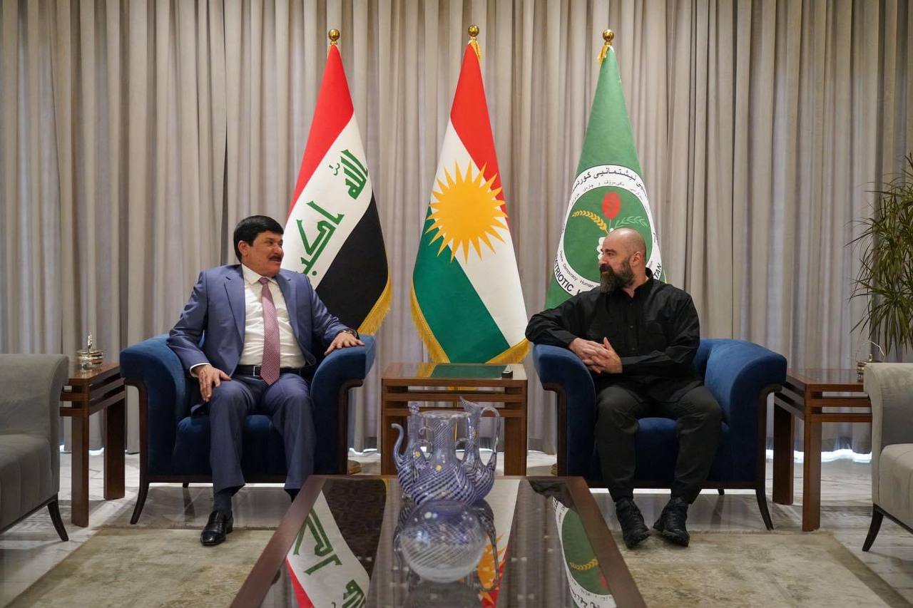 الرئيس بافل جلال طالباني يلتقي السفير السوري في بغداد