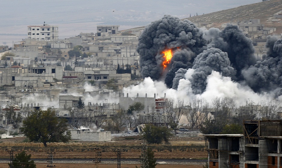 مقتل 35 مدنيا في ضربة جوية بشرق سوريا