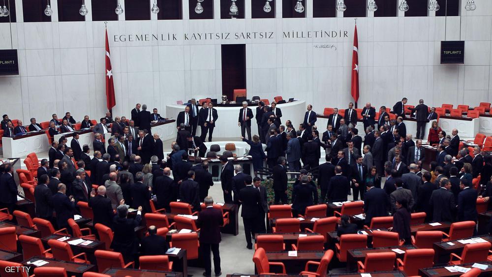 بدء الاقتراع بالانتخابات التشريعية بتركيا