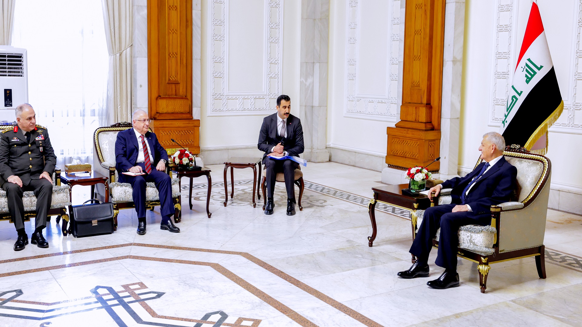 رئيس الجمهورية يستقبل وزير الدفاع التركي 