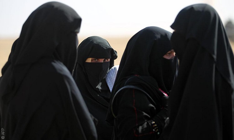 العراق يسلم عشرات النساء والاطفال لروسيا