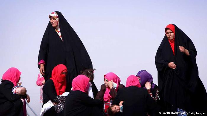 نساء غادرن الموصل بعد سيطرة المسلحين عليها