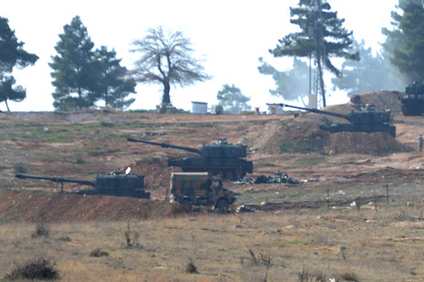 مدافع تركية تقصف عفرين من الحدود التركية السورية