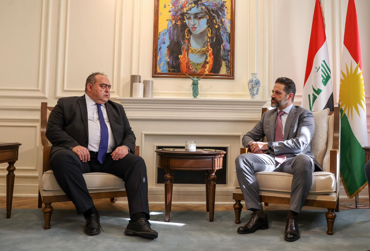  قوباد طالباني يلتقي السفير الروماني لدى العراق 