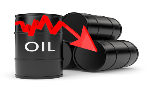 النفط يهبط مع صعود الدولار وتوقعات بزيادة الإنتاج