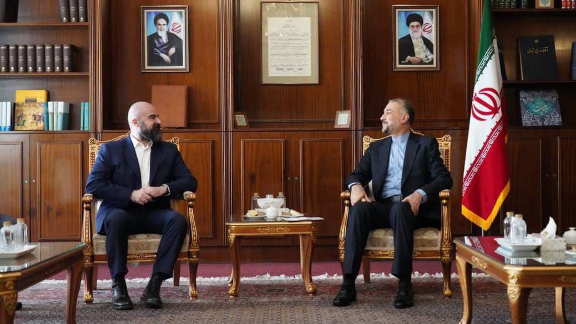 لقاء سابق للرئيس بافل جلال طالباني مع وزير الخارجية الايراني 