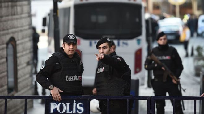 تركيا تحاكم 150 أكاديميا