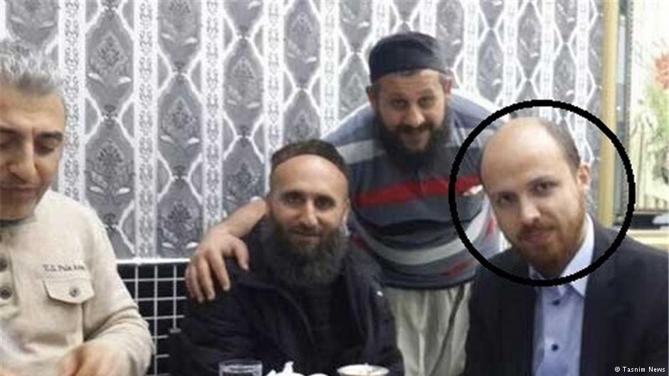 صورة لنجل الرئيس التركي مع من قيل إنهم عناصر من “داعش”