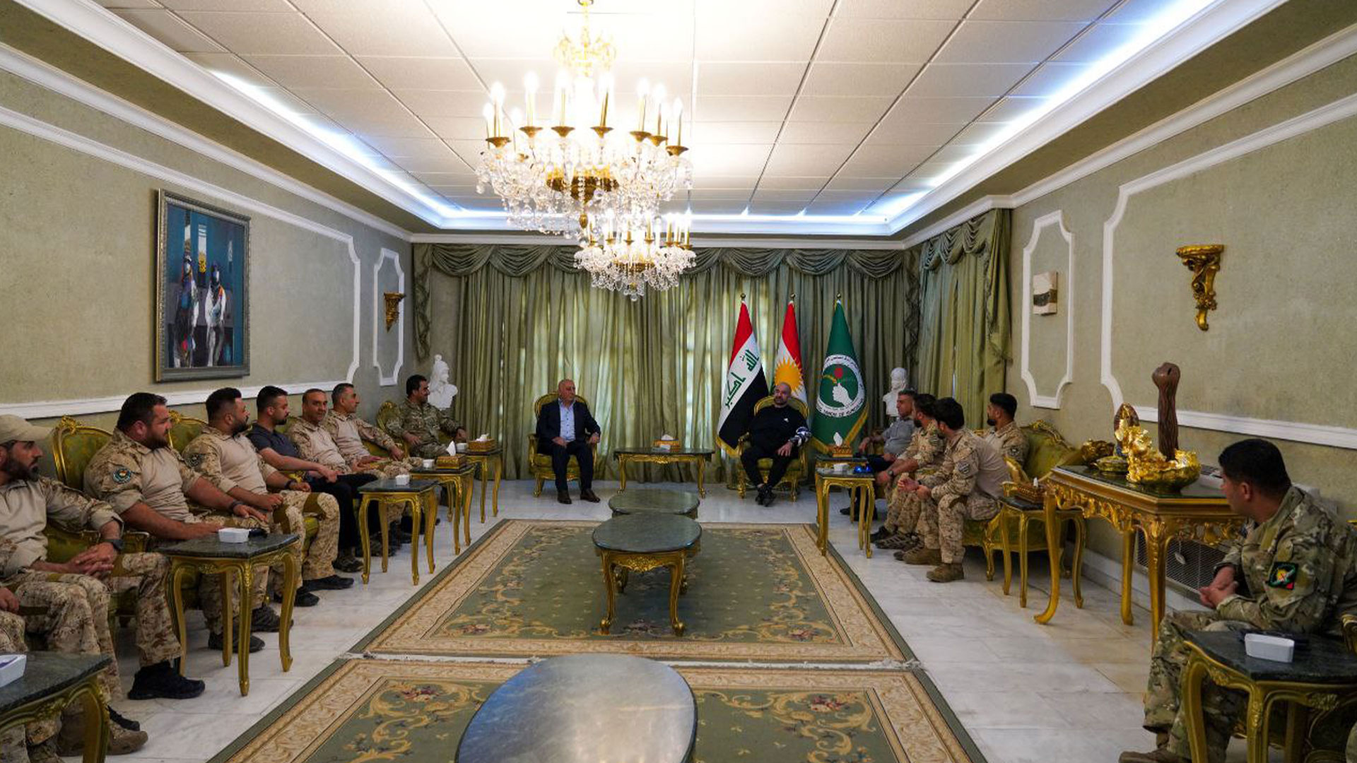 الرئيس بافل يلتقي مسؤولين عسكريين وأمنيين 