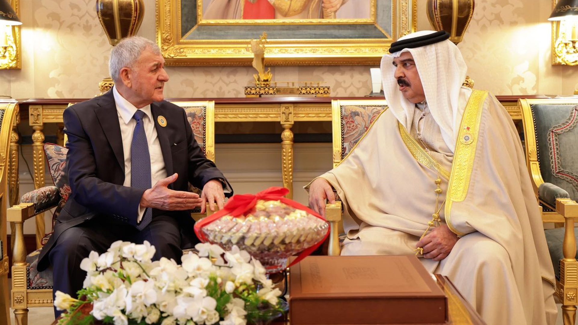 رئيس الجمهورية يلتقي ملك البحرين على هامش القمة العربية