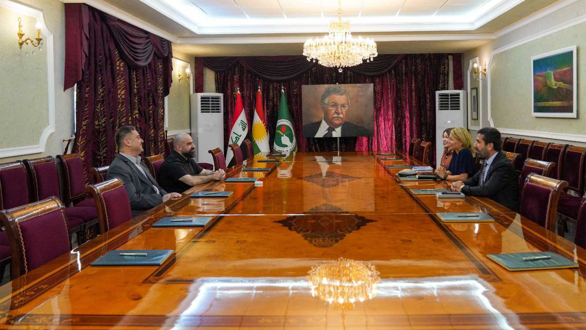 الرئيس بافل يلتقي القنصل العالم البريطاني في الاقليم 