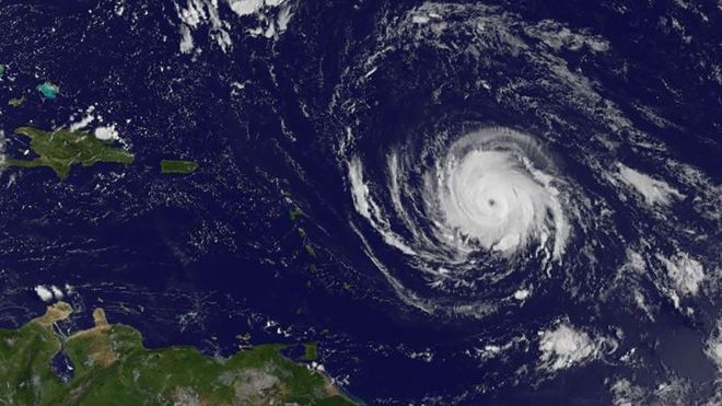 الإعصار المزلزل يقترب من فلوريدا وترامب يعلن الطوارئ