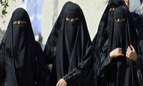 داعش يحتجز آلاف النساء والاطفال
