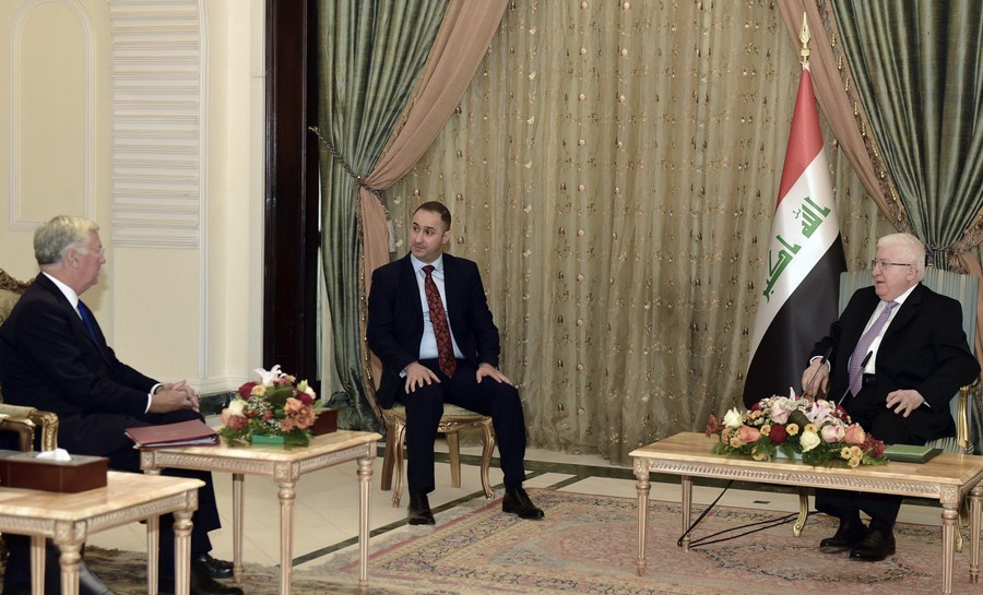 رئيس الجمهورية يبحث الاستعدادات الجارية لتحرير الموصل مع وزير الدفاع البريطاني