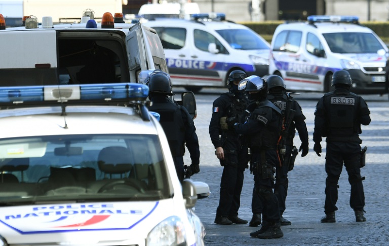 فرنسا.. دلائل إرهابية على هجوم اللوفر