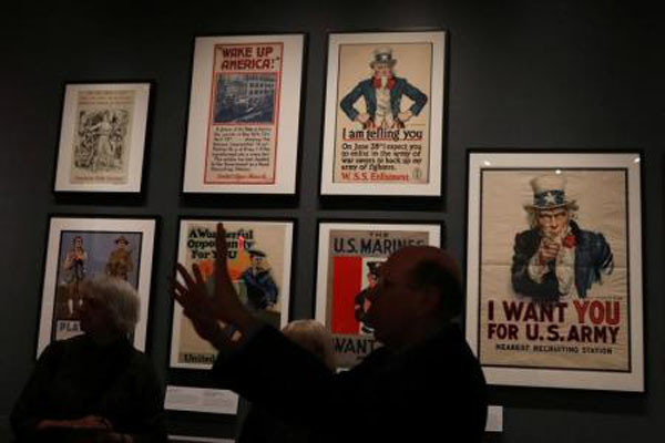 ملصقات من 100 عام عن دخول امريكا الحرب