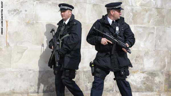 بريطانيا تعتقل 6 أشخاص للاشتباه بتورطهم بجرائم إرهابية بسوريا