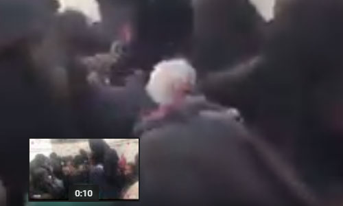 فيديو.. نساء داعش يهاجمن الصحفيات