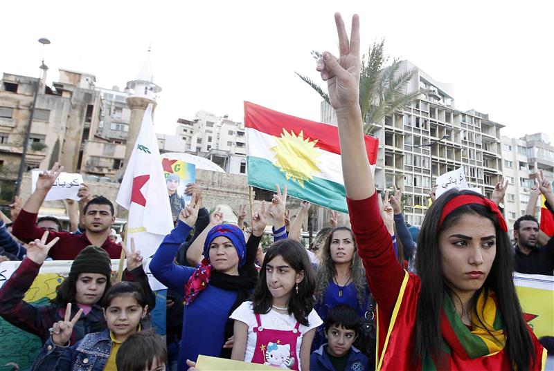 الكورد في لبنان يتظاهرون تضامناً مع كوباني