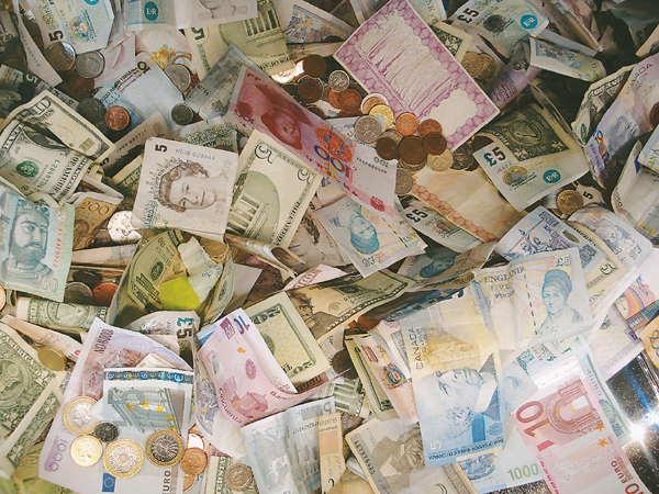 أسعار العملات بافتتاح السوق بإقليم كوردستان