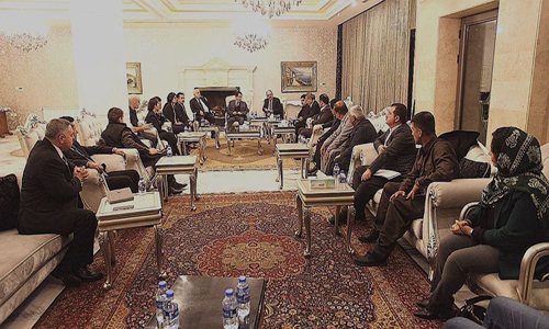 كوسرت رسول يجتمع مع اعضاء كتلة الـ أ. و. ك في برلمان كوردستان