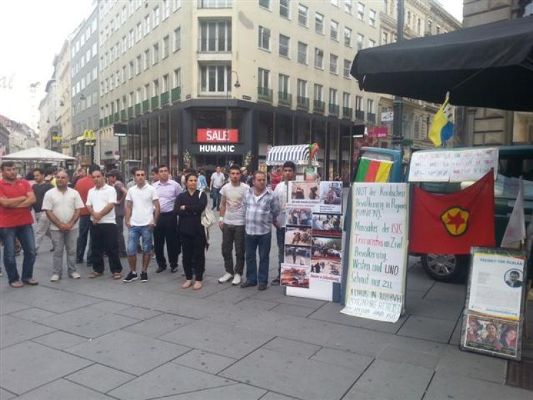 بالصور.. اعتصام العشرات في فيينا تنديداً بهجمات داعش على كوباني