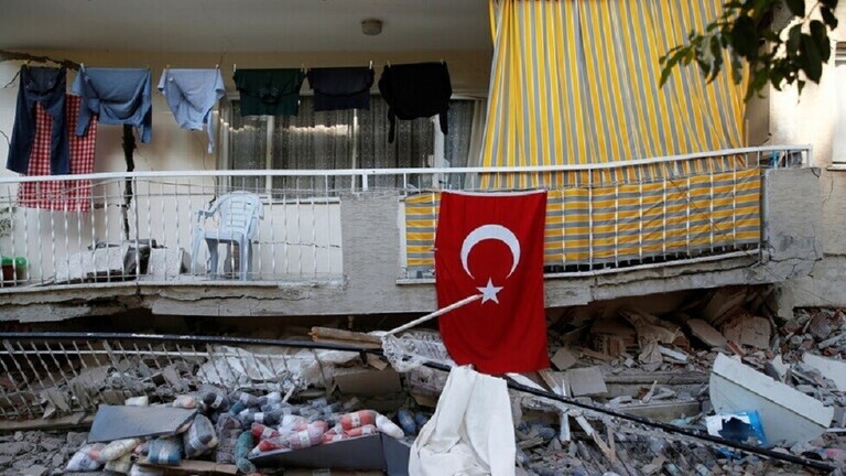 زلزال يضرب سواحل تركيا الغربية