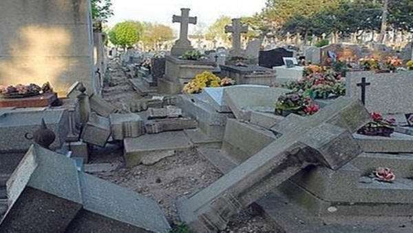 الاعتداء على 40 قبراً للمسيحيين بفرنسا 