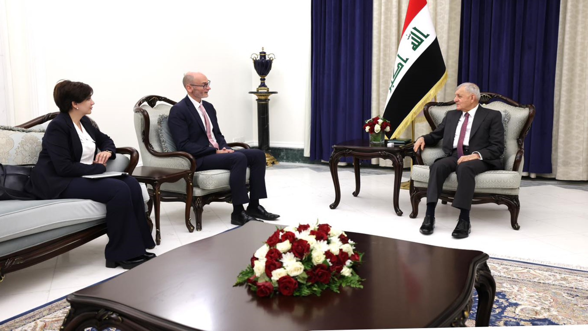 رئيس الجمهورية يلتقي السفير البريطاني لدى العراق 