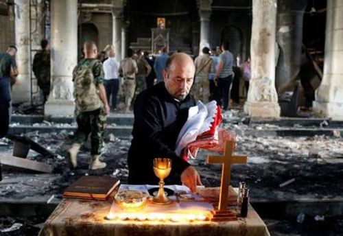 صلوات مسيحية من كنيسة قرب الموصل
