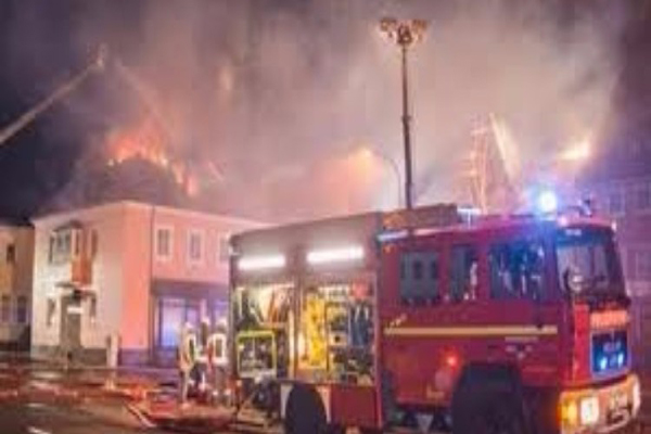 ألمانيا.. إصابة العشرات في حريق بمركز للمهاجرين
