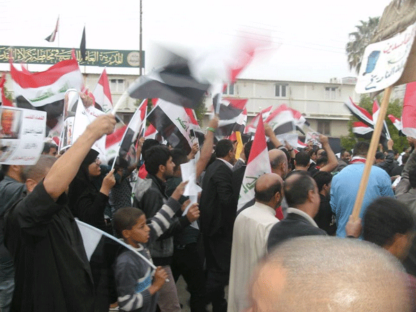 تظاهرات في محافظات العراق احتجاجا على سوء الخدمات