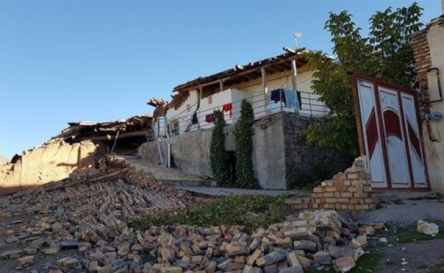 مصرع واصابة المئات بزلزال ضرب شمال غرب إيران