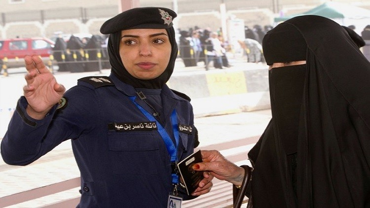 مطار الكويت يفتقر للجنس اللطيف