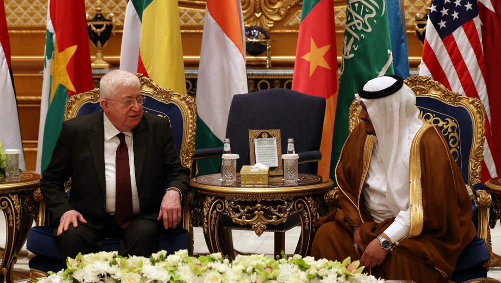 رئيس الجمهورية يصل الرياض