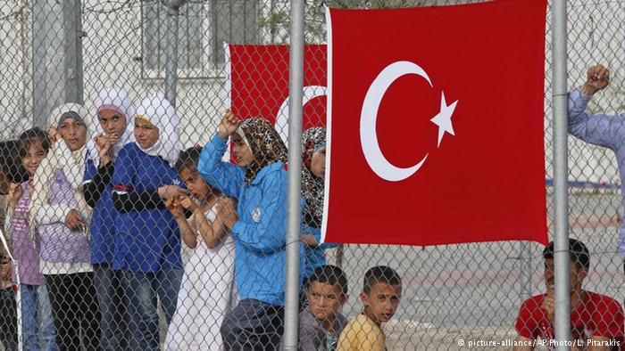 المفوضية الاوروبية تحذر من انهيار الاتفاق الاوروبي التركي بشأن المهاجرين