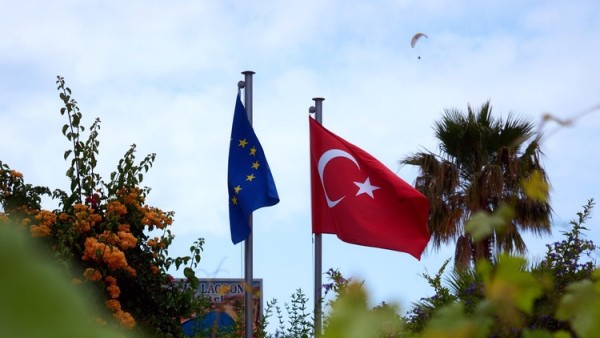 الاتحاد الأوروبي يطلق أكبر برنامج للمساعدات الإنسانية في تركيا