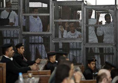 مصر: السجن المؤبد لـ 69 اسلامياً دينوا بحرق كنيسة 