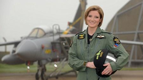 بعد مريم.. بريطانية تحلق بمقاتلة عسكرية فوق العراق